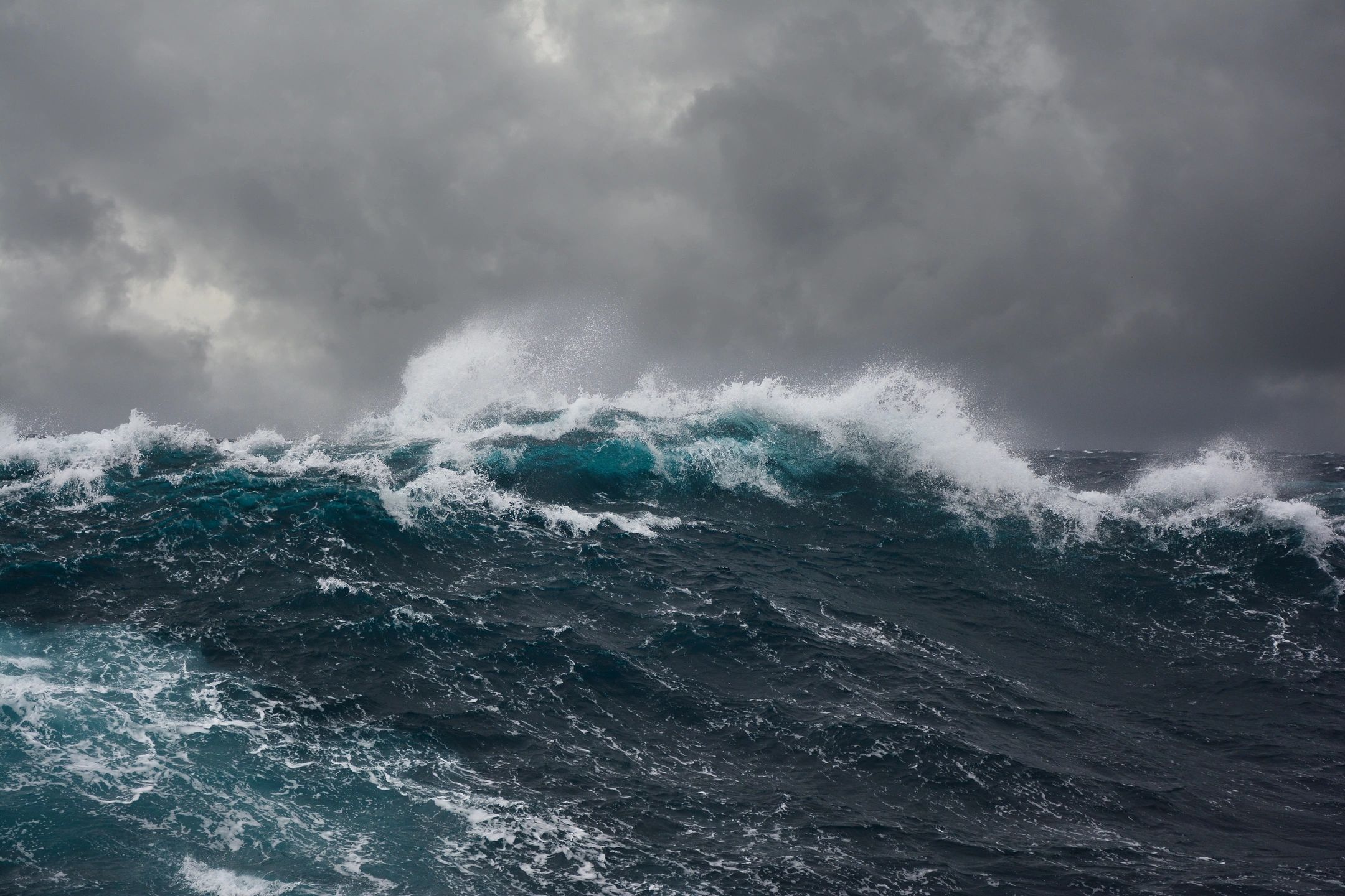 qtq80-ZN6Sq2 image of waves in the ocean